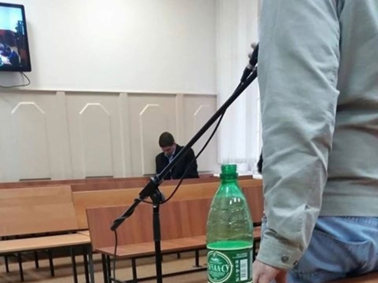 Следователь СК Дмитрий Маньшин, которого&nbsp;адвокаты Савченко обвиняют в фальсификации ее дела,&nbsp;тайно присутствует в суде