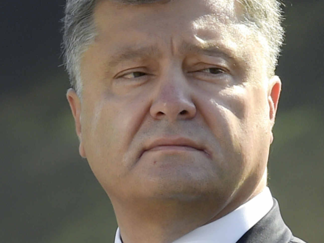 Порошенко: Изучение английского языка должно быть включено в программы повышения квалификации государственных служащих