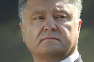 Порошенко: Изучение английского языка должно быть включено в программы повышения квалификации государственных служащих