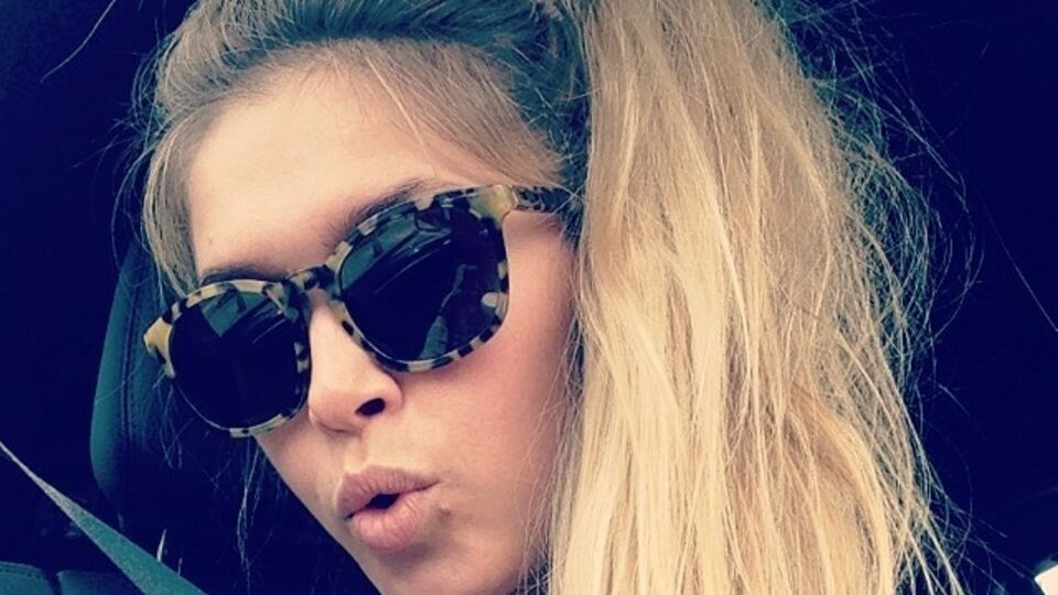 Брежнева показала фото в свадебном платье из полупрозрачной ткани