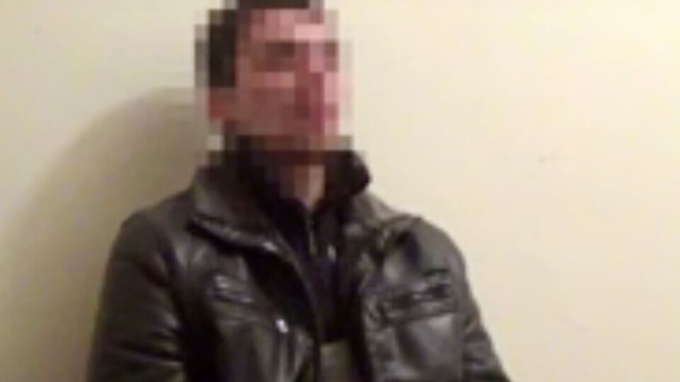 По словам задержанного, проверкой и обучением кандидатам на службу в так называемых "силовых структурах" террористов занимаются действующие сотрудники ФСБ России