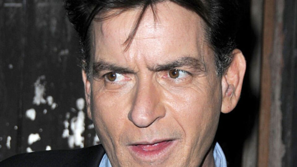 Шин: Я был подавлен, потому после того, как узнал диагноз, продолжал приводить проституток