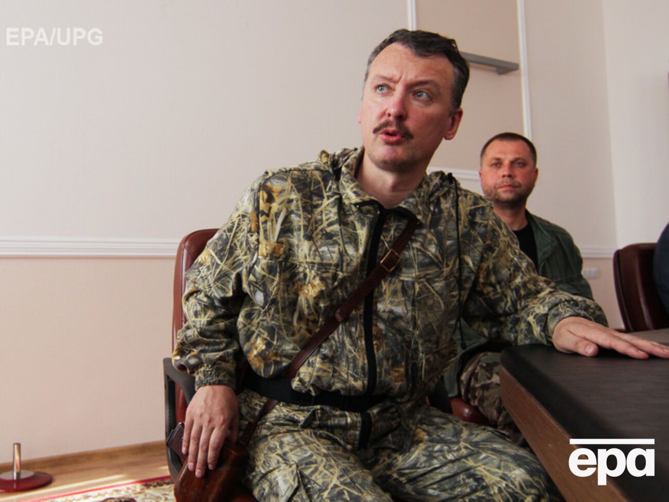 Гиркин считает, что Россия воюет на два фронта