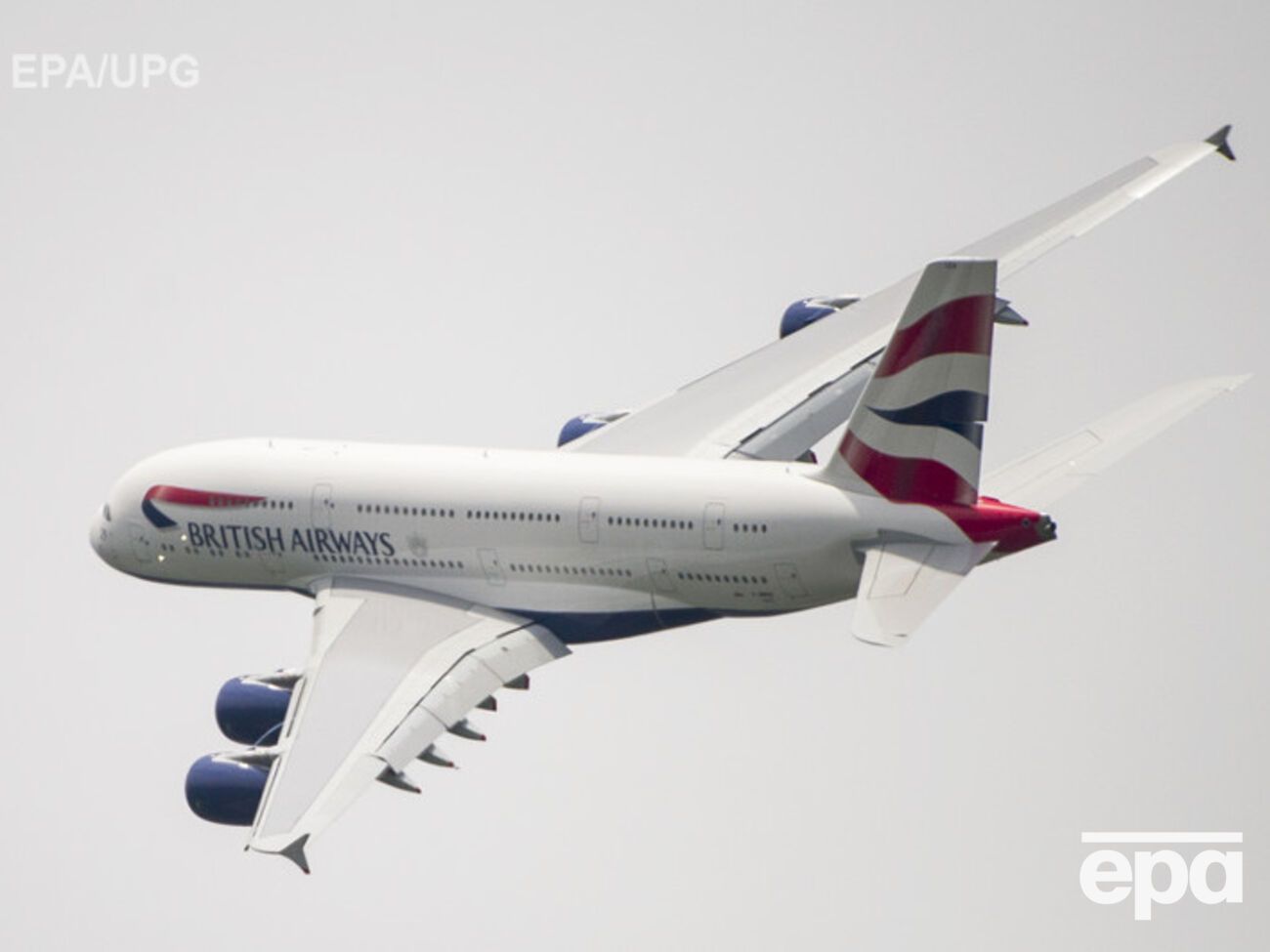 В самолете British Airways пьяная женщина пыталась проникнуть в кабину пилотов