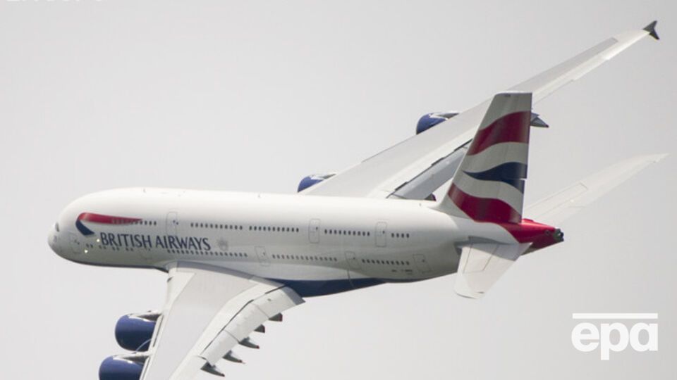 В самолете British Airways пьяная женщина пыталась проникнуть в кабину пилотов