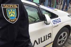 В участковый пункт полиции во Львове ночью бросили бутылку с зажигательной смесью