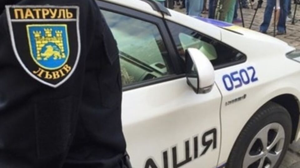 В участковый пункт полиции во Львове ночью бросили бутылку с зажигательной смесью
