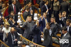 За законы из "диктаторского пакета" голосовали поднятием рук