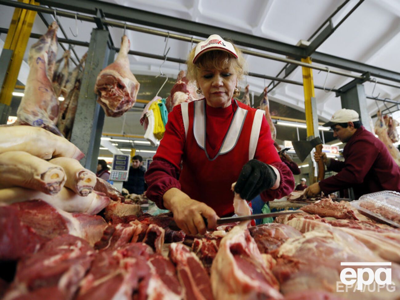 Россия с начала 2016 года вводит запрет на импорт продуктов из Украины