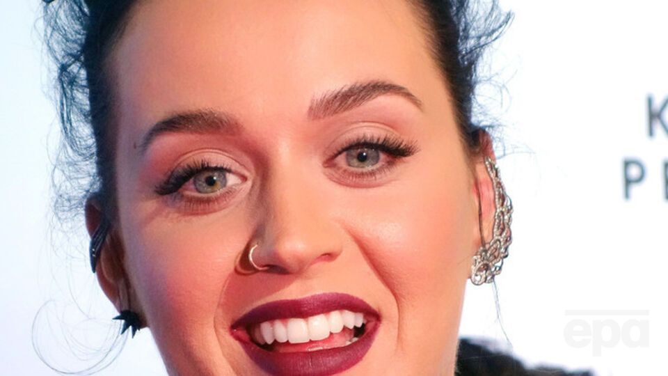 Перри: Даже миссис Клаус нечего надеть перед праздником!