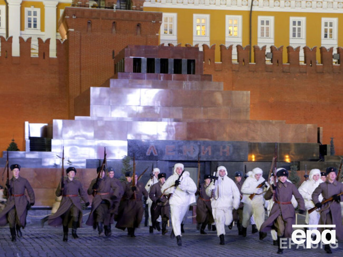 В Мавзолей к Ленину хотел попасть голый мужчина