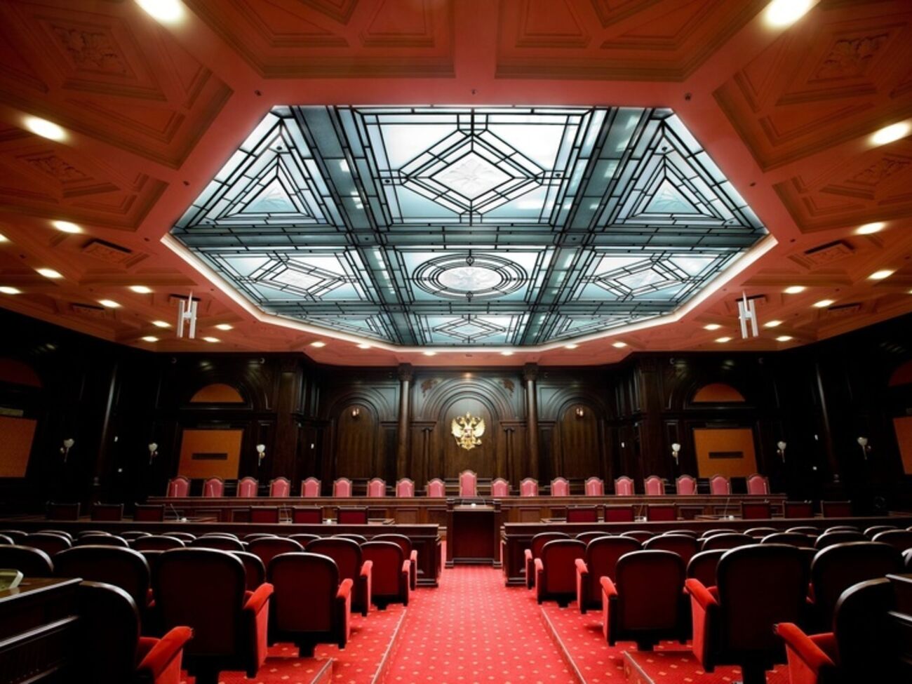 Конституционный суд РФ официально получит право отменять решения международных судов для России