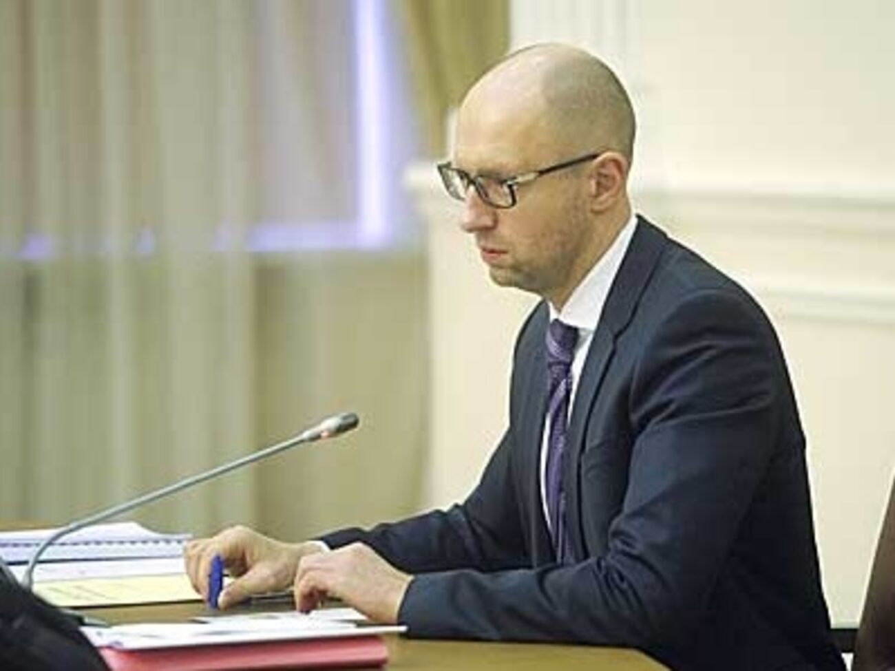 Яценюк просит правоохранителей возбуждать уголовные производства, если есть факты нарушений в госпредприятиях