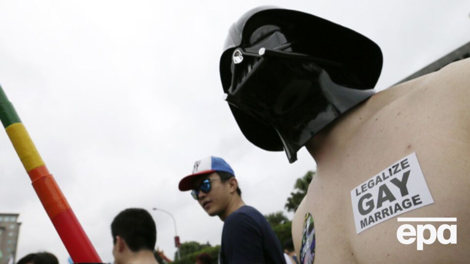 Российские СМИ утверждают, что чиновников РФ подставляют, заявляя об их нетрадиционной сексуальной ориентации