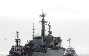 Медведев снял выговор с чиновника, заявившего об отказе от "Мистралей"