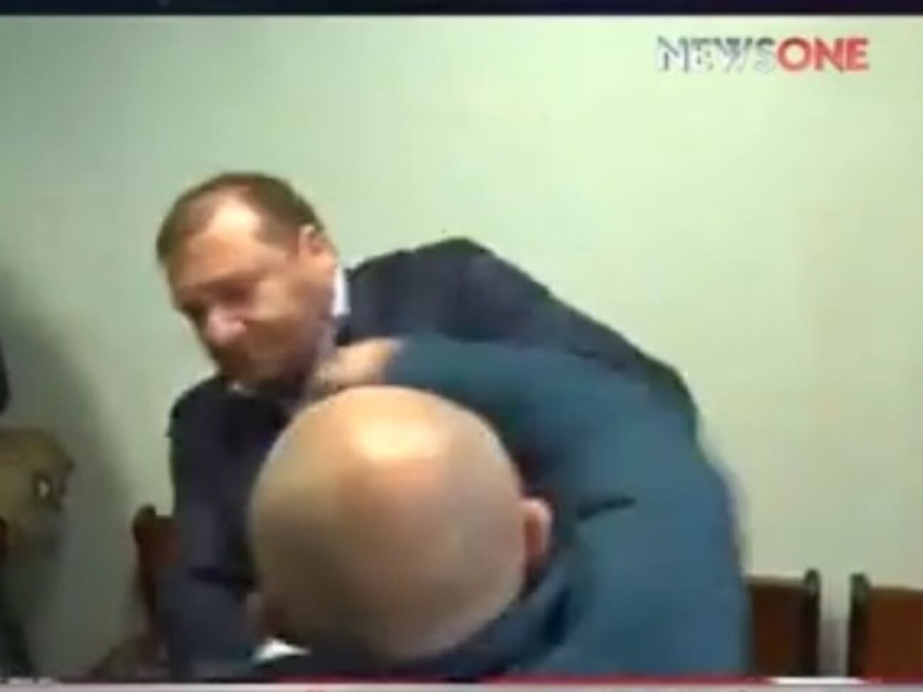 Нардеп согласился выйти для "мужского разговора" с активистом