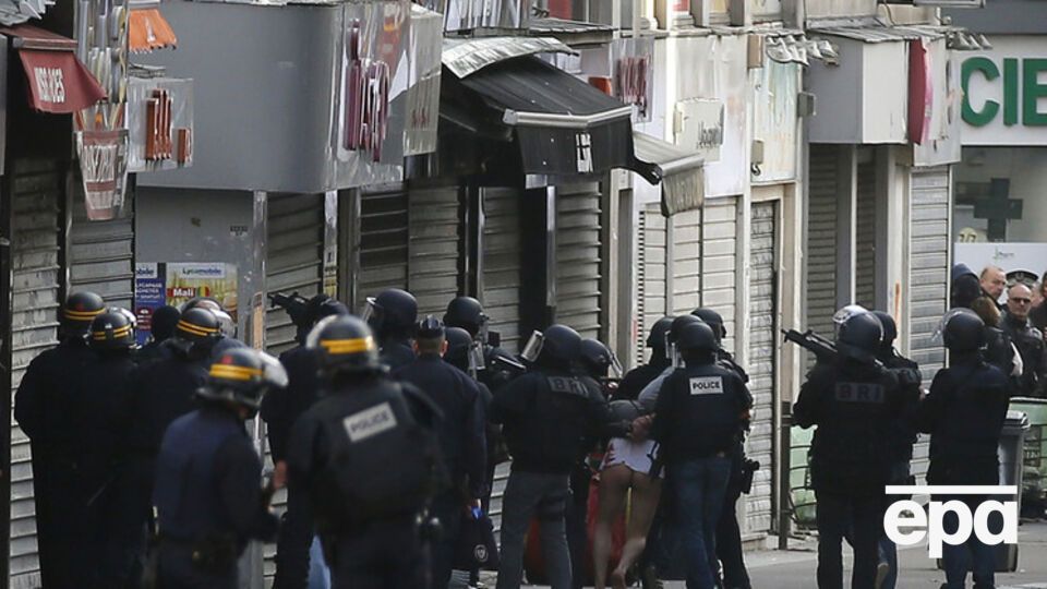 Организатор теракта в Париже, по данным СМИ, убит во время рейда полицейских