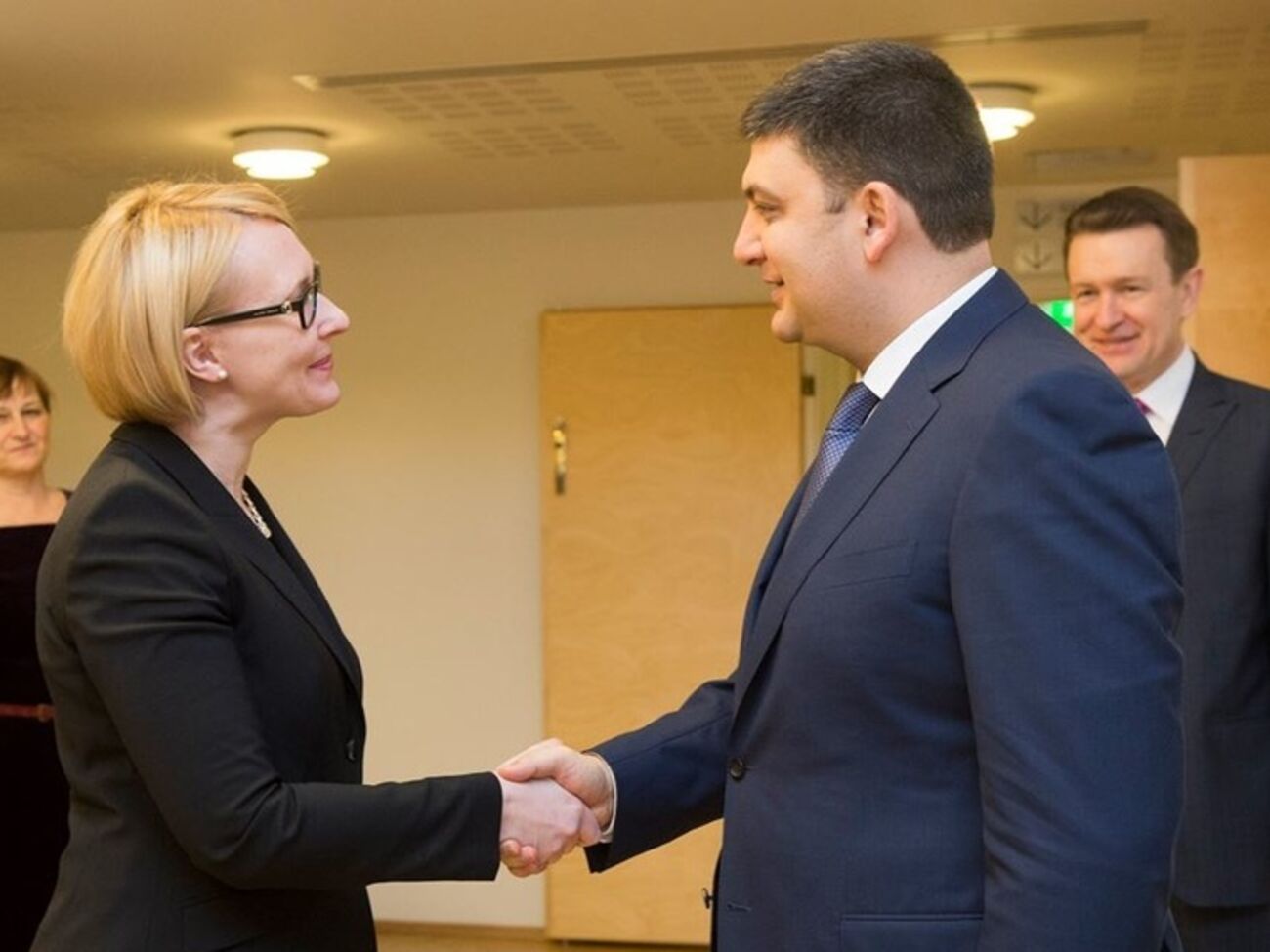 Спикер украинского парламента Владимир Гройсман со своим финским коллегой Эдускунта Марией Лохелой