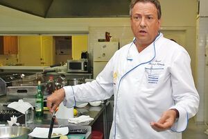 "Я приезжал на работу в половине пятого, заваривал хорошего кофе, отрезал кусочек севрюги горячего копчения, делал бутерброд, садился на балкончик и слушал, как соловьи поют. А потом брал хорошую сигаретку Philip Morris и кайфовал!"