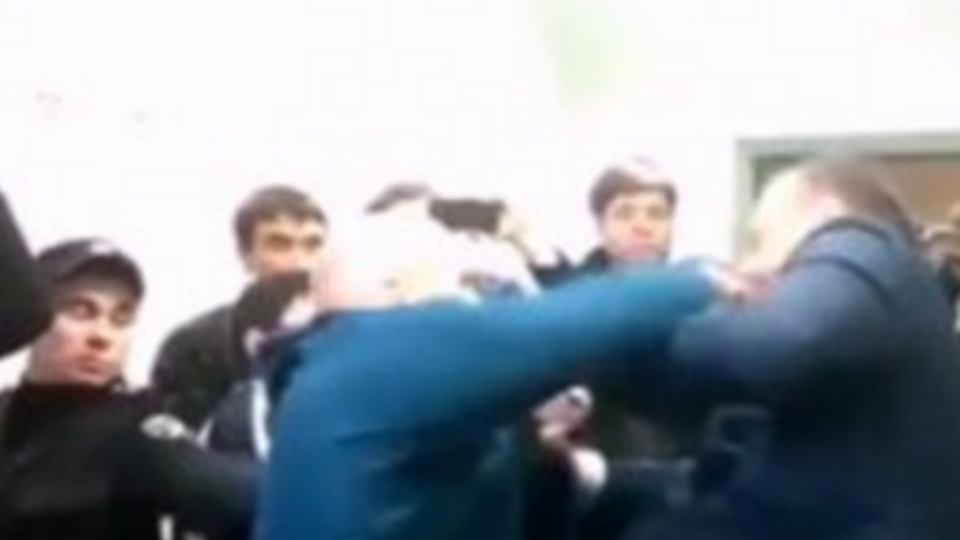 В суде на заседании по делу Лукаш на Добкина напал активист Майдана