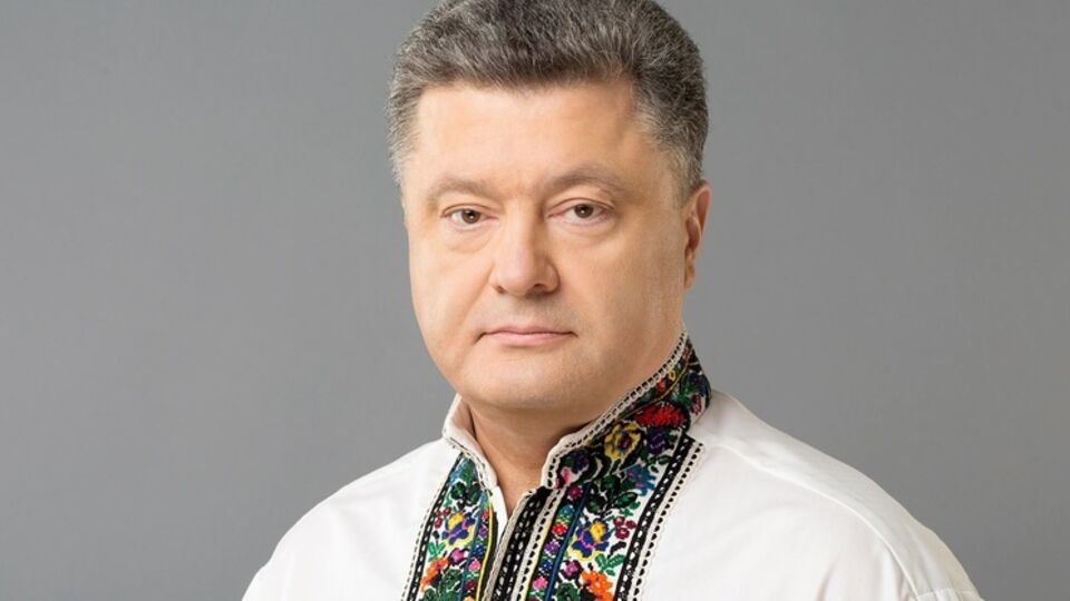 Президент предложил Кабмину обеспечить законодательные изменения, чтобы паспорта украинцев были на украинском и английском языках