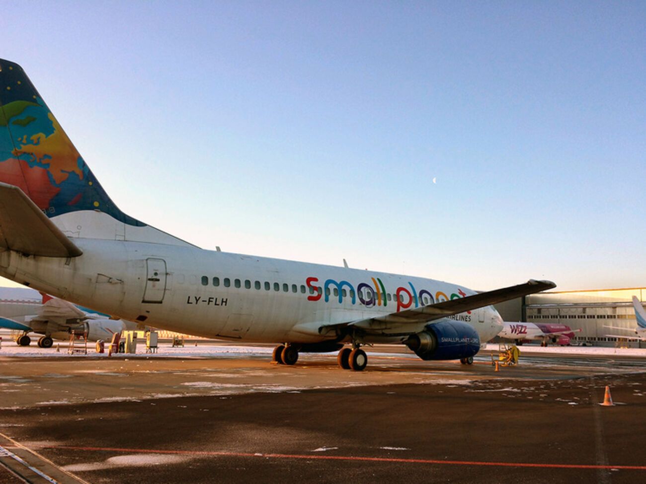 Самолет проверяют, на данный момент информации о взрывном устройстве на борту нет