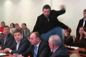 Парасюк ударил начальника отдела "К" СБУ после его слов о том, что он "сделал для революции больше, чем вы"