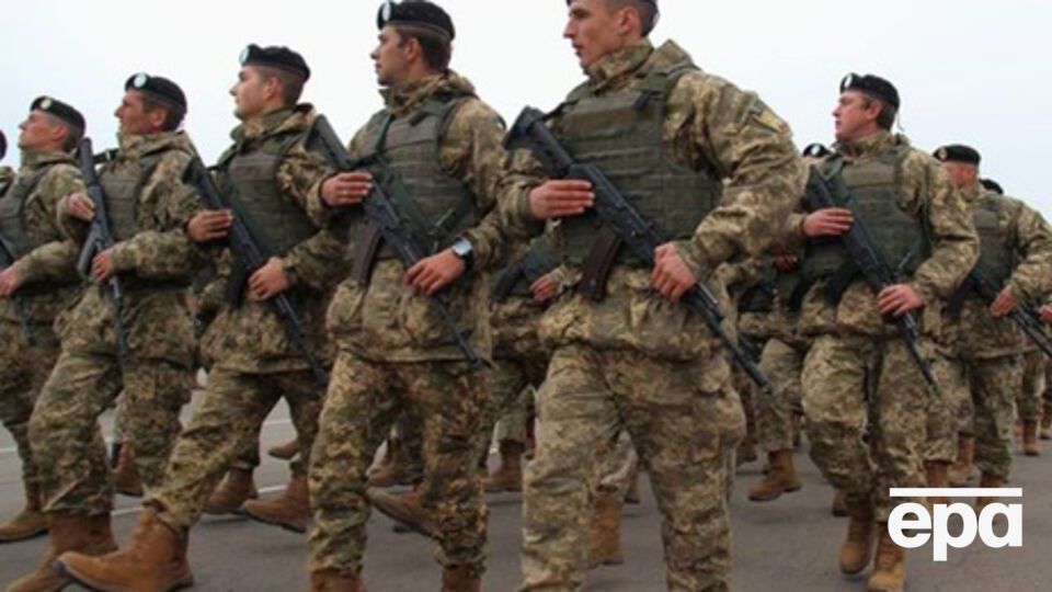 Поголовный запрет на выезд из страны украинцам не грозит, заверили в АП