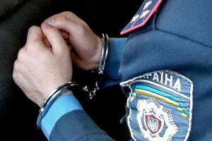 Прокуратура заявляет о неоднократных арестах сотрудников МВД в связи с незаконным обращением с оружием и боприпасами