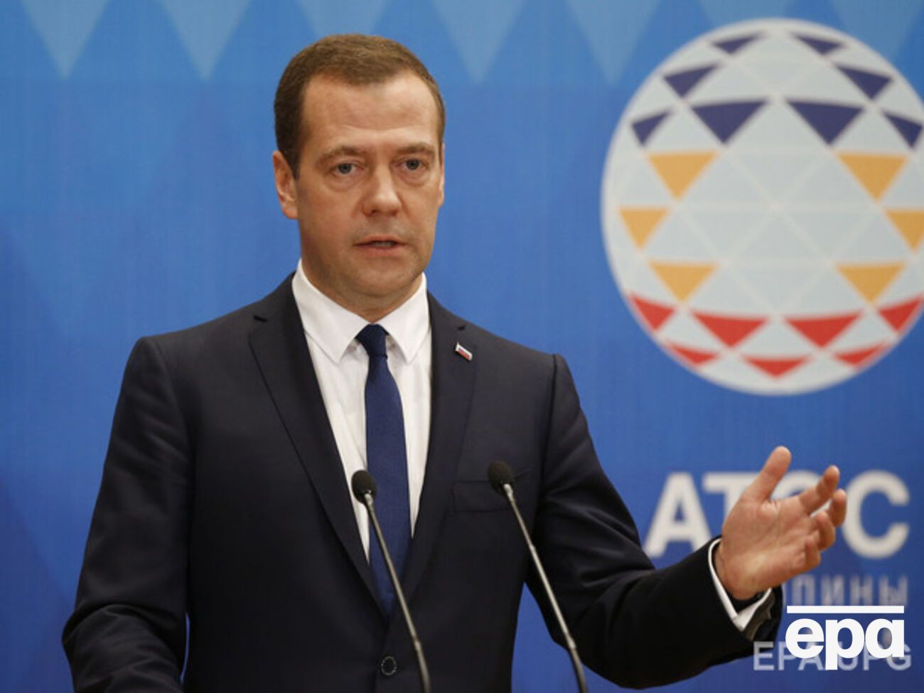 Медведев: У нас действительно всегда были очень активные связи с Украиной, поэтому мы пытаемся с ними договариваться