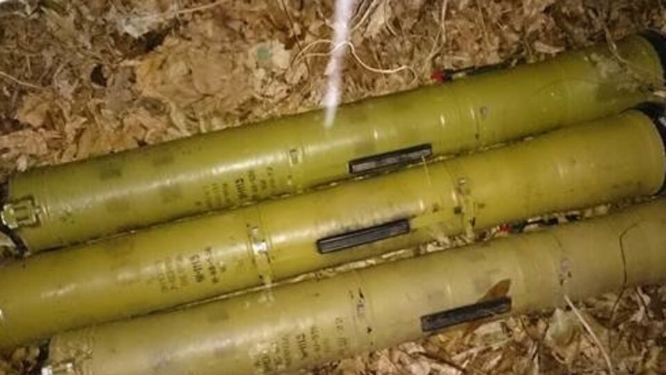 Вблизи от линии фронта СБУ нашла несколько тайников с оружием