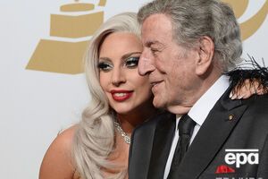 ЛЕди Гага и Тони Беннетт встречаются в книжном магазине