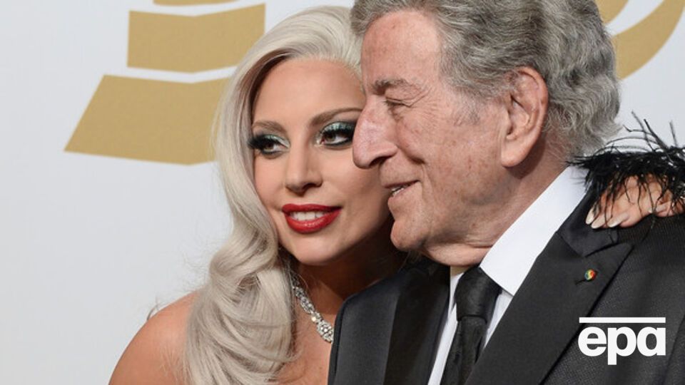 ЛЕди Гага и Тони Беннетт встречаются в книжном магазине