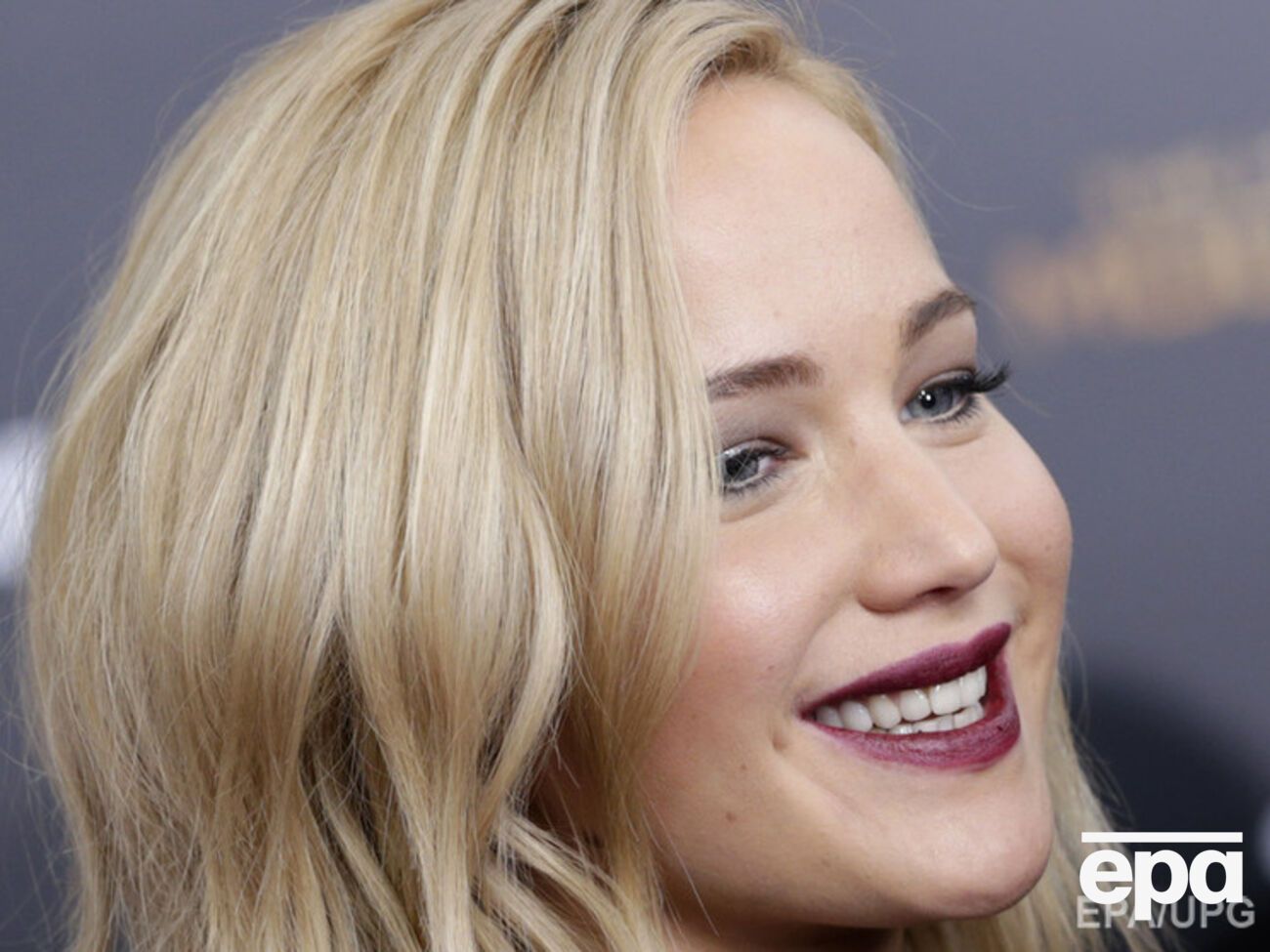 Лоуренс напивалась до беспамятства