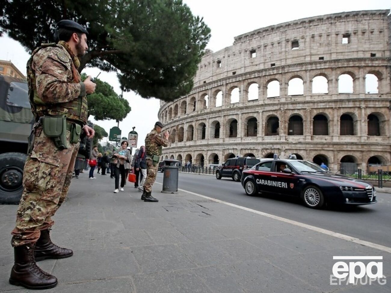 Рим патрулируют наряды полиции и военных