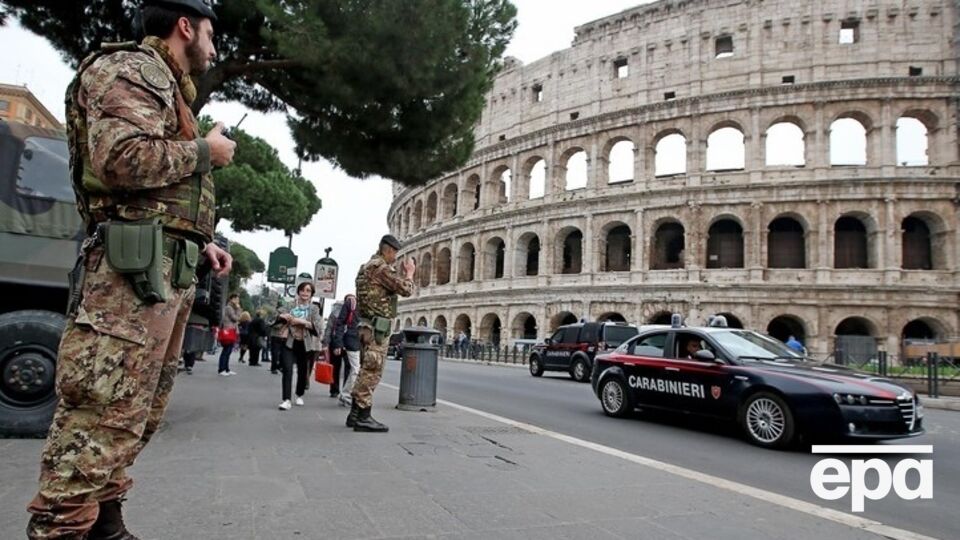 Рим патрулируют наряды полиции и военных