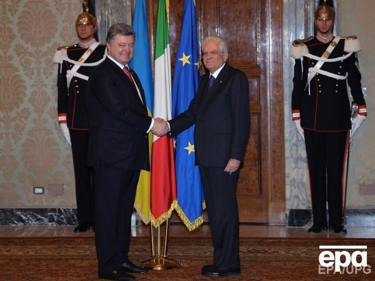 Порошенко провел встречу с Маттереллой