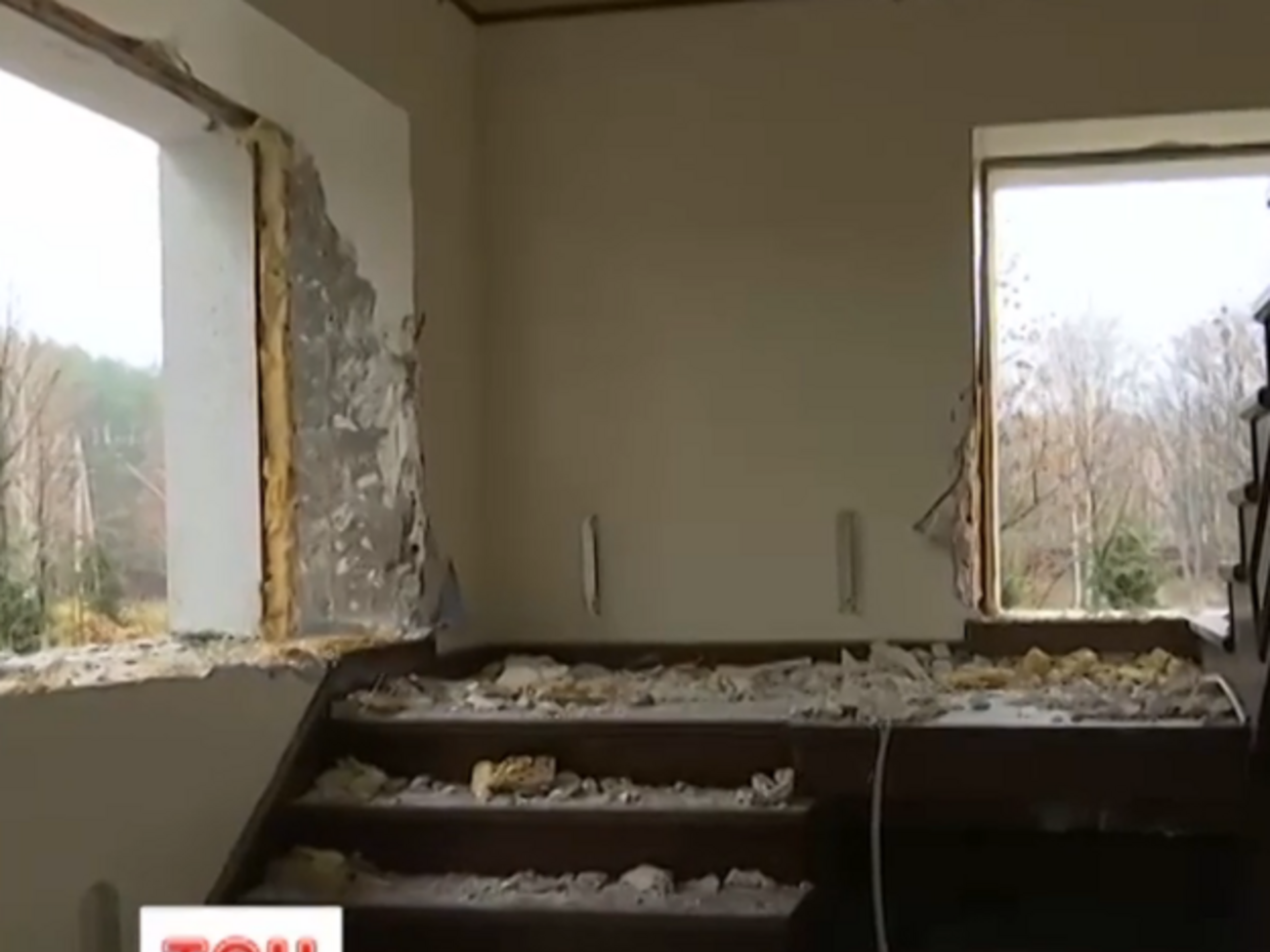 ТСН: Дома Пшонки в Гореничах и Сухолучье разграбили мародеры. Видео