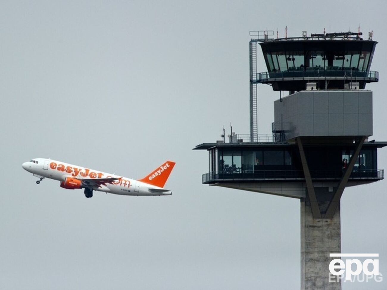 Пассажиров эвакуировали из-за сообщения о бомбе