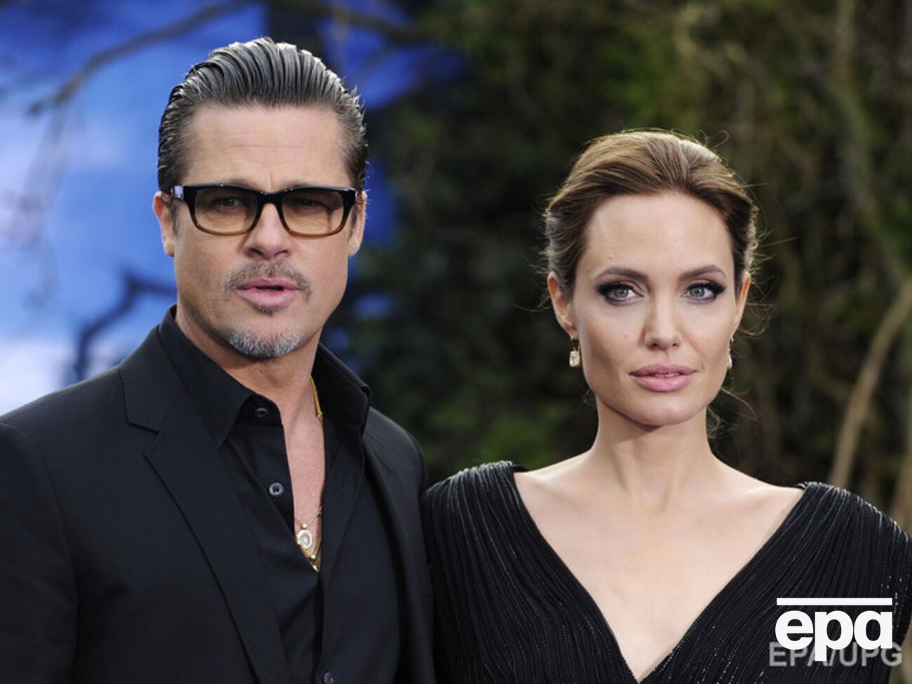 В новом трейлере фильма "Лазурный берег" герои Джоли и Питта безмолвны