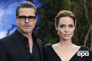 В новом трейлере фильма "Лазурный берег" герои Джоли и Питта безмолвны