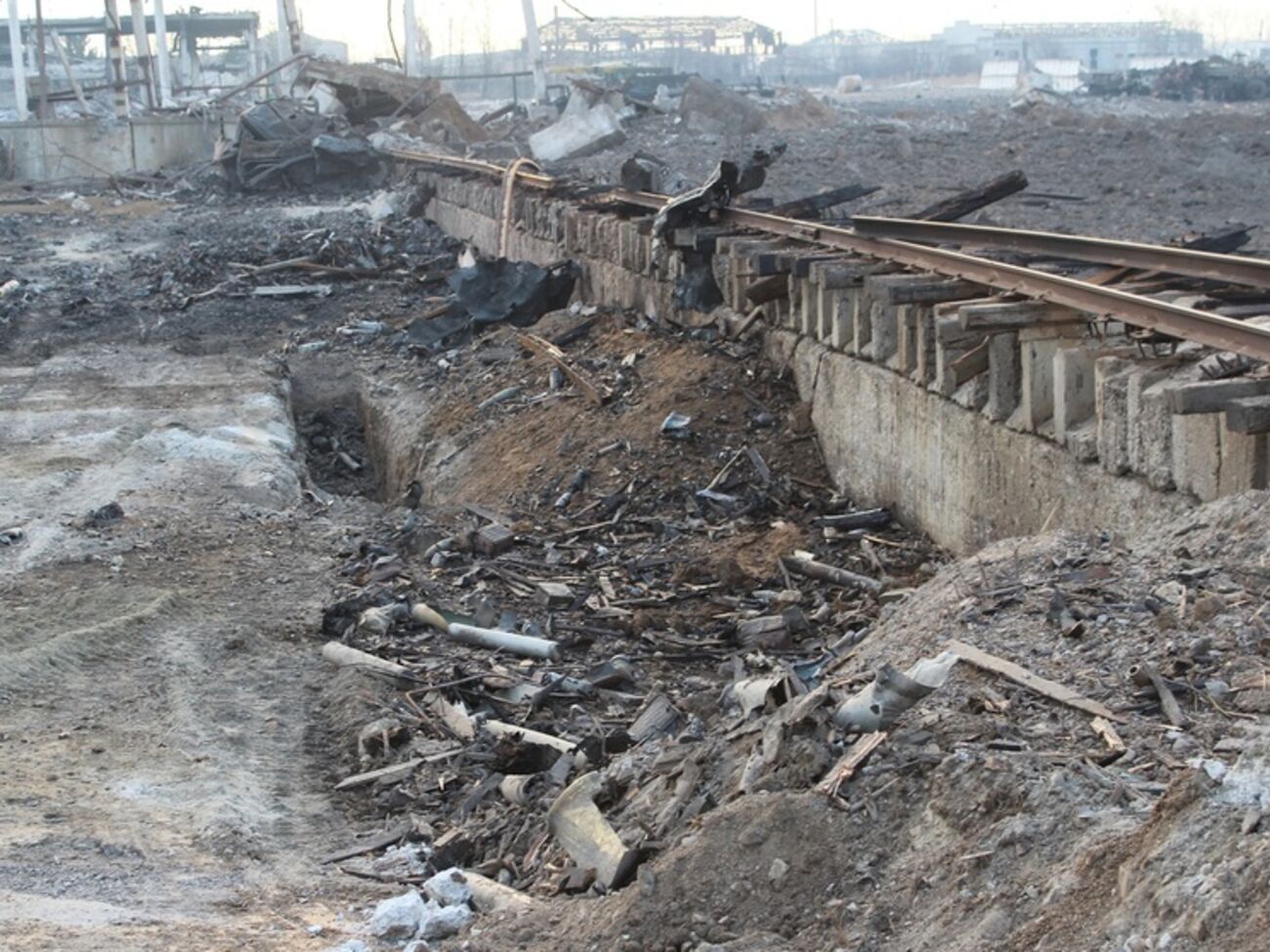 В Сватово продолжают находить неразорвавшиеся снаряды, но коммуникации в жилой части города уже восстановлены, утверждают спасатели