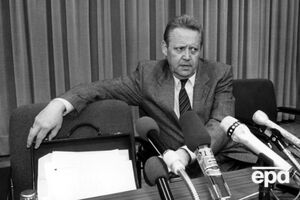 Шабовски на исторической пресс-конференции в ноябре 1989 года