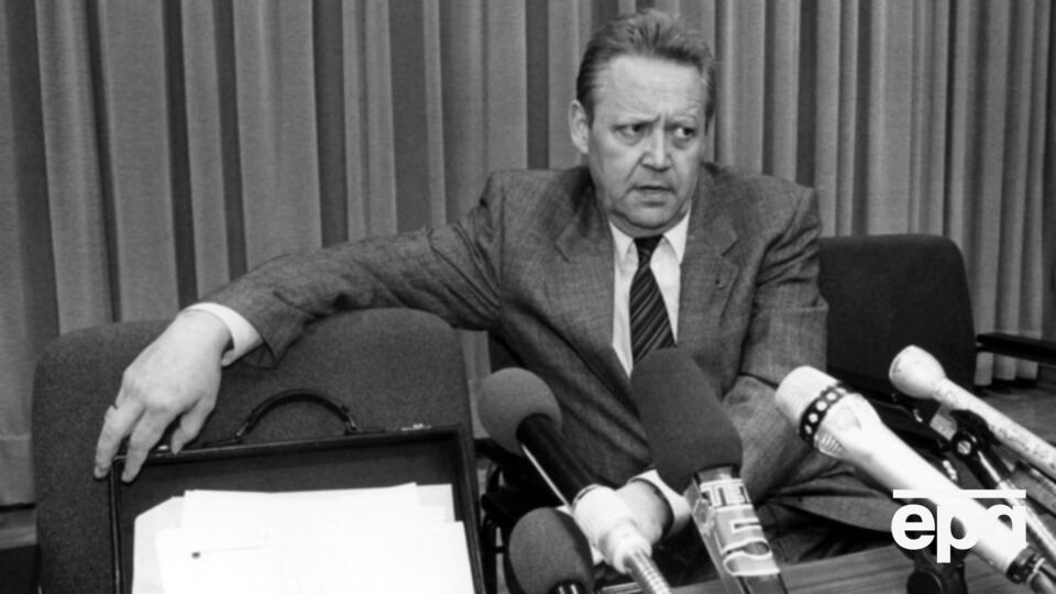 Шабовски на исторической пресс-конференции в ноябре 1989 года