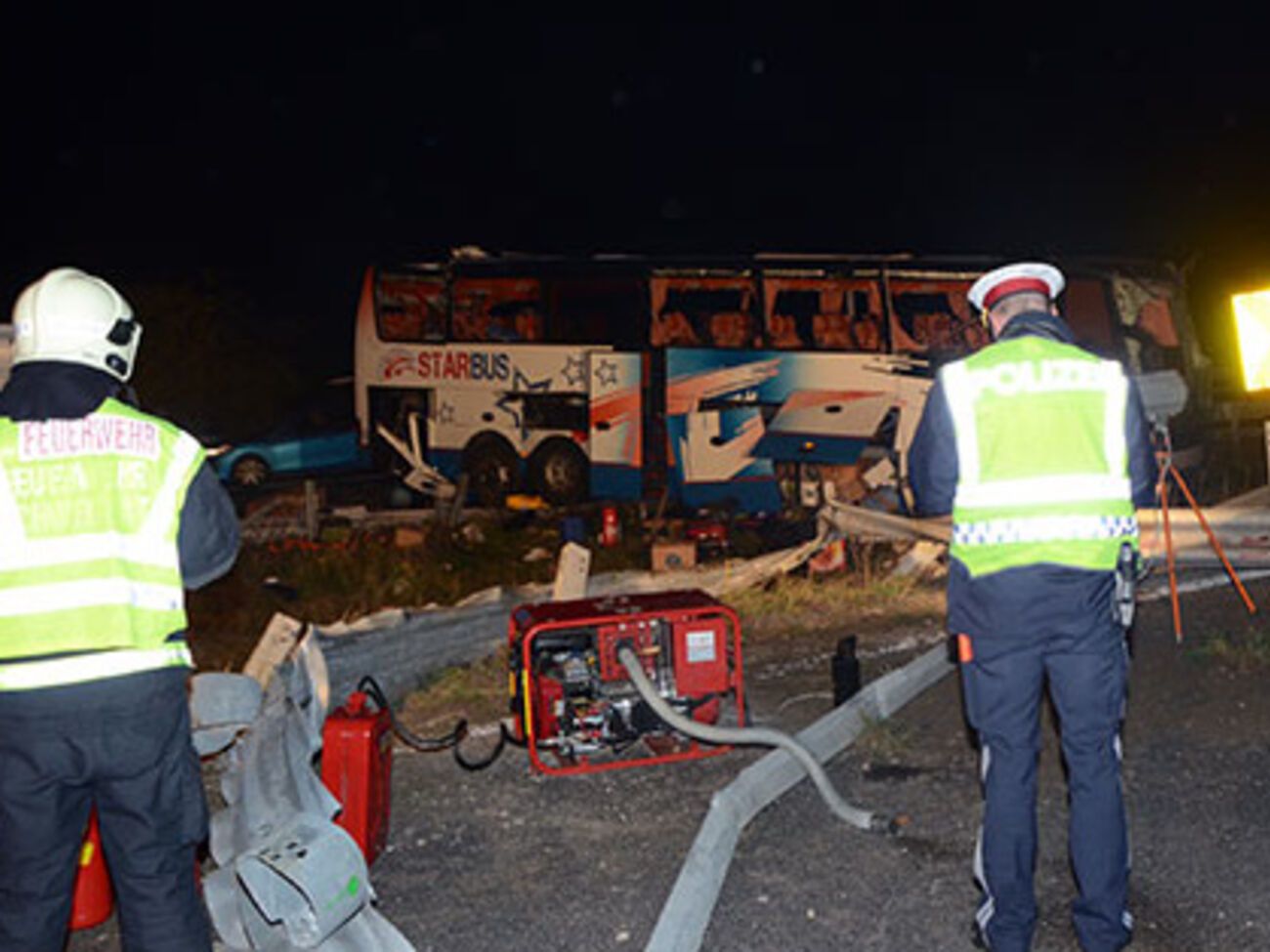 Автобус с украинскими номерами ночью слетел с автобана в Австрии