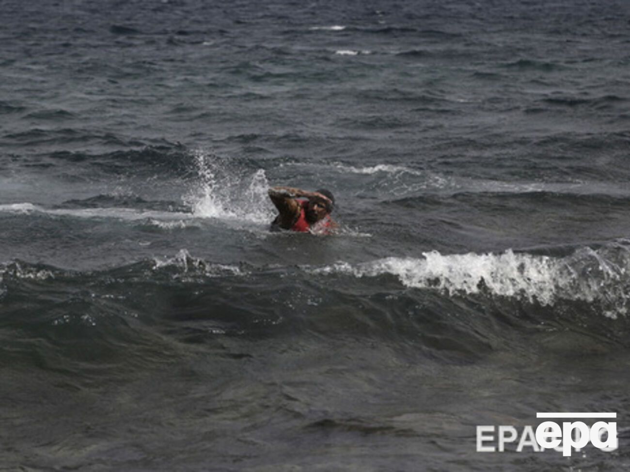Шесть беженцев пропали без вести у берегов Греции