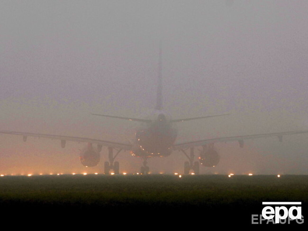 Рейсы отменяют из-за густого тумана