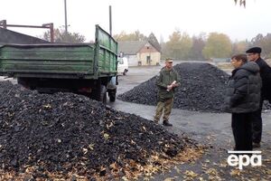 Украинские военные доставили в Зайцево и Луганское вблизи линии разграничения стройматериалы и уголь. Фоторепортаж