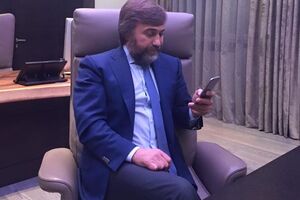 Загорулько: Вадим Новинский в киевском офисе читает сообщения "о том, что он покинул страну"