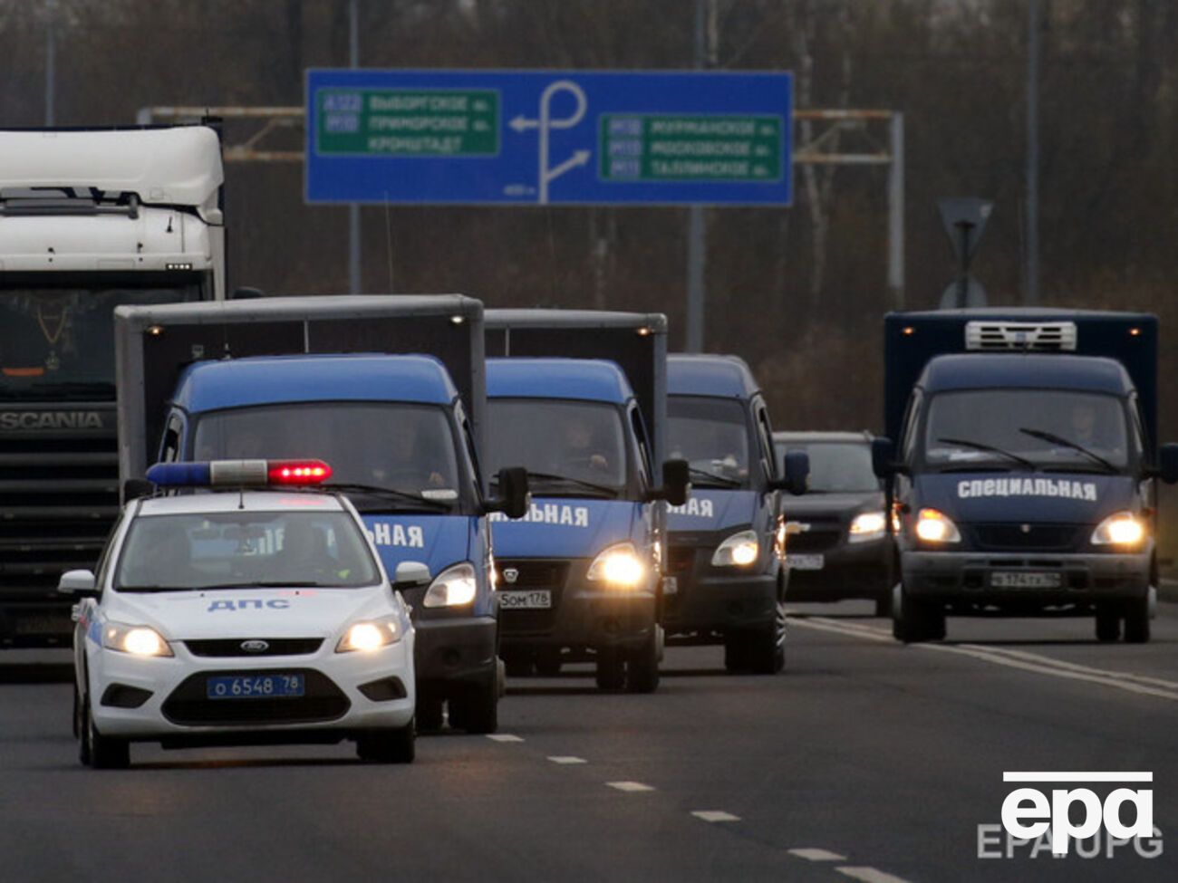 Личные вещи и тела погибших на российском авиалайнере доставляют в Петербург